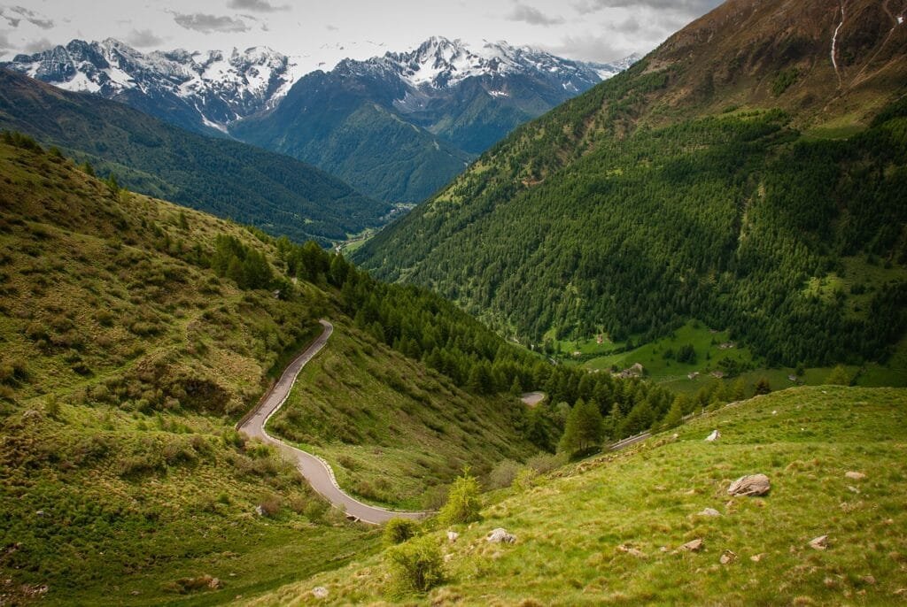 Is It Wise to Travel Alone?