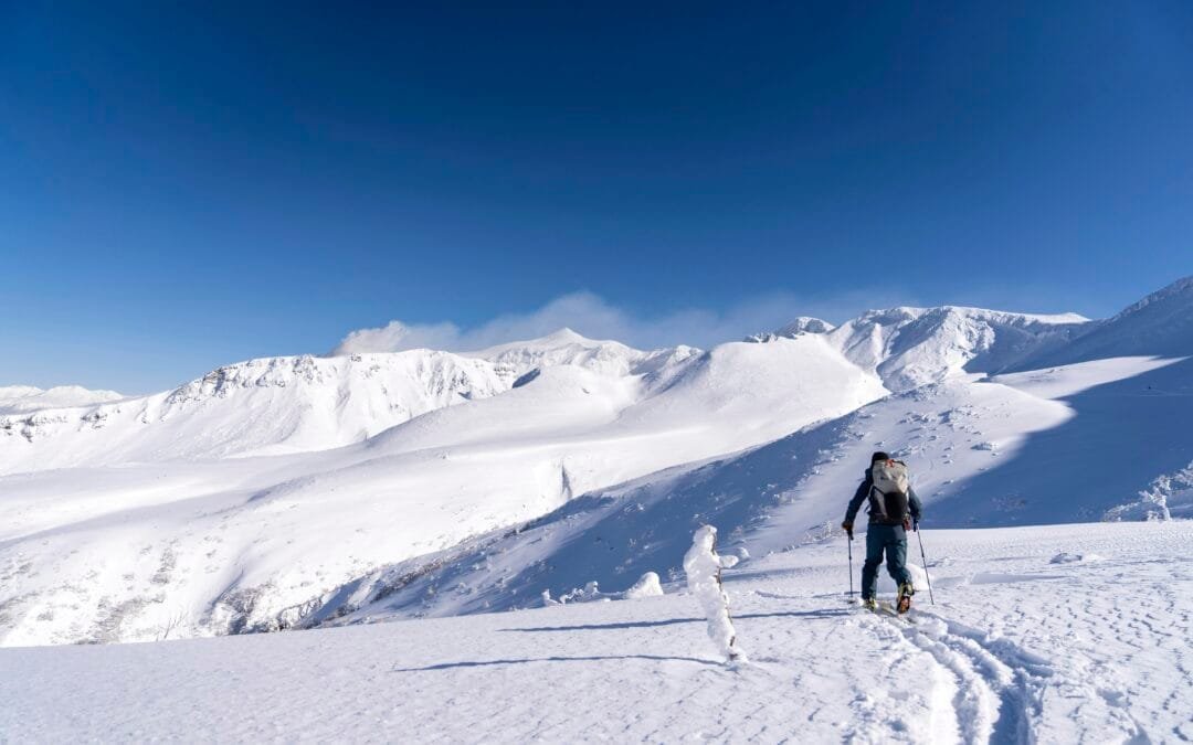 Japan Offers Unique Skiing Experiences with A Focus on ‘Japow’ and Cultural Blend