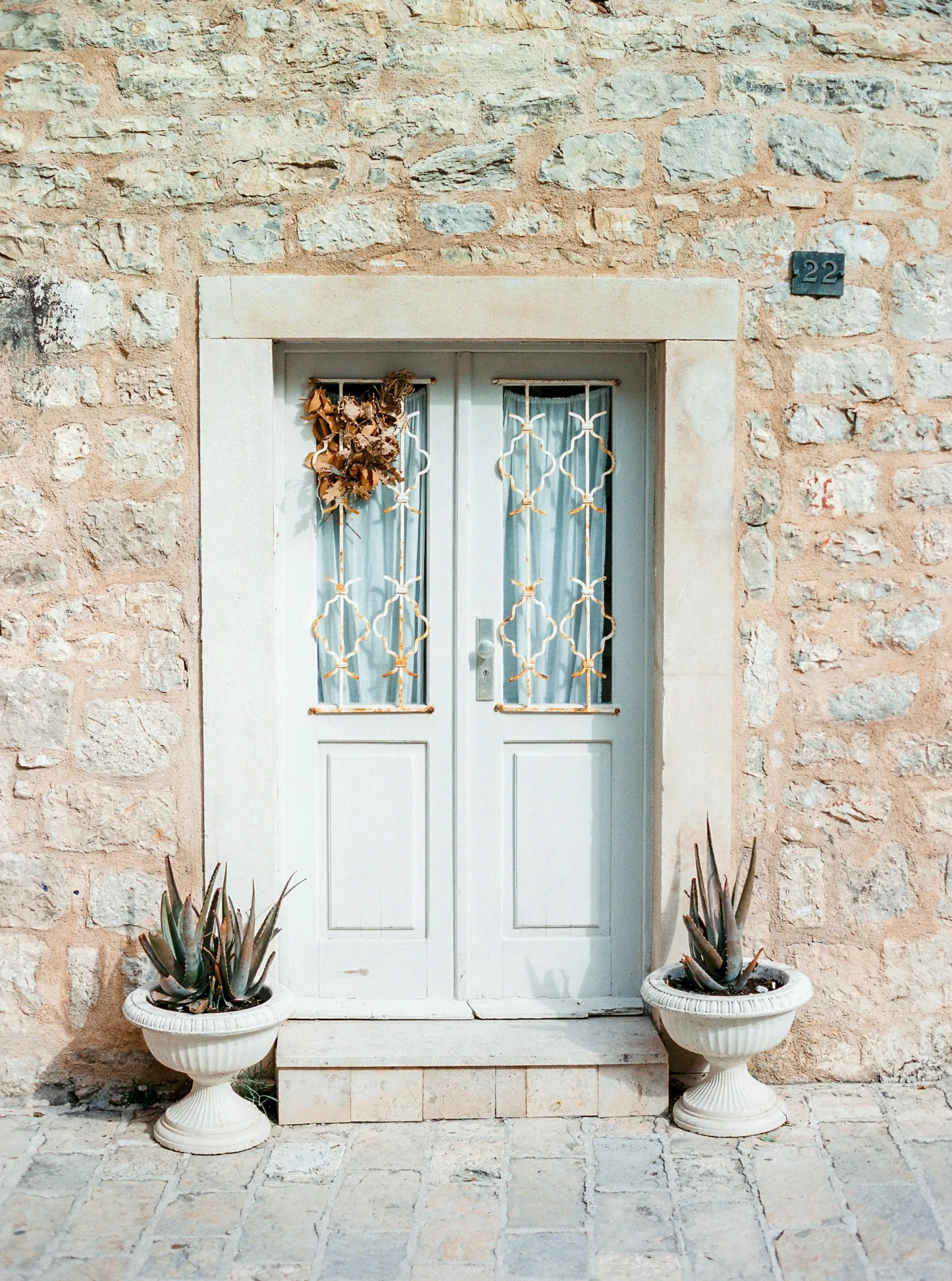 Airbnb Alternatives for the Ultimate Local Experience: A Guide Airbnb Alternatives for the Ultimate Local Experience: A Guide